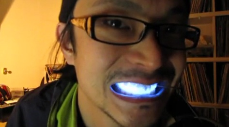 Led-light-teeth-japan.jpg